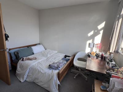 Decent Double room Near East Putney Station Main Photo