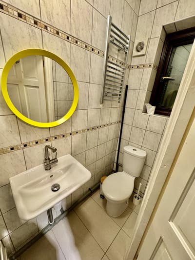 En-suite double room near station and university  Main Photo