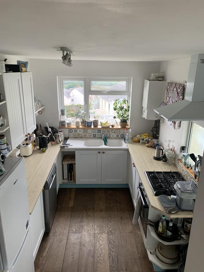 Friendly female professional house Main Photo