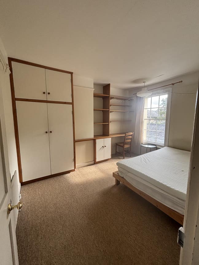 Double room in a Victorian house next to mill road Main Photo