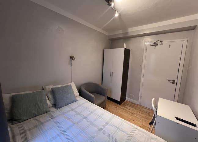 Cosy Double bedroom. Main Photo