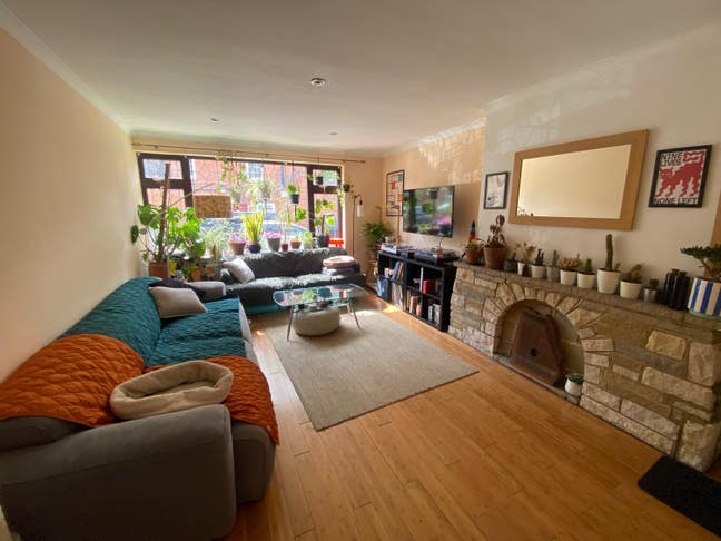 Sublet Available - June to Sept. - bright and cozy Main Photo