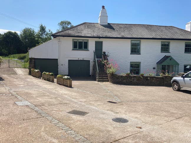 April 26,  1 bed weekdays only, all bills incl Main Photo