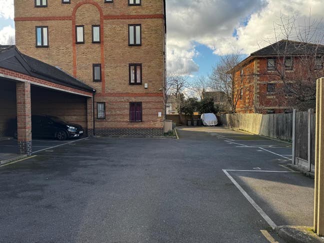 Modern 2 bedroom apartment  Main Photo