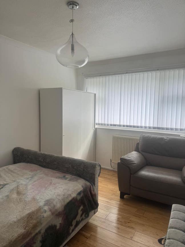 Double Bedroom Front Window Room for Rent £550 PCM Main Photo