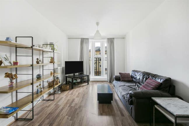 One  Spacious En-suite Double Room  Main Photo