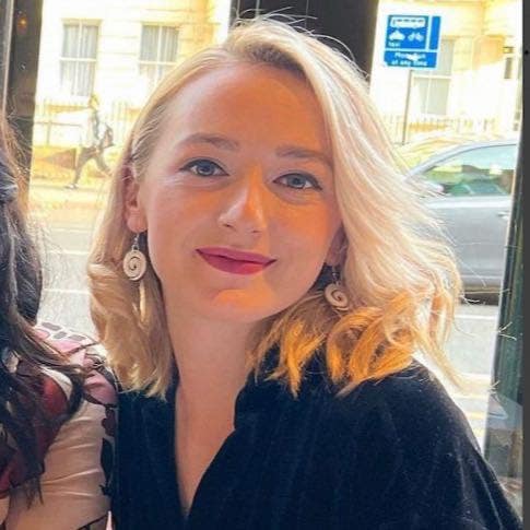 Friendly Professional Looking For A Room/Flatmate! Main Photo