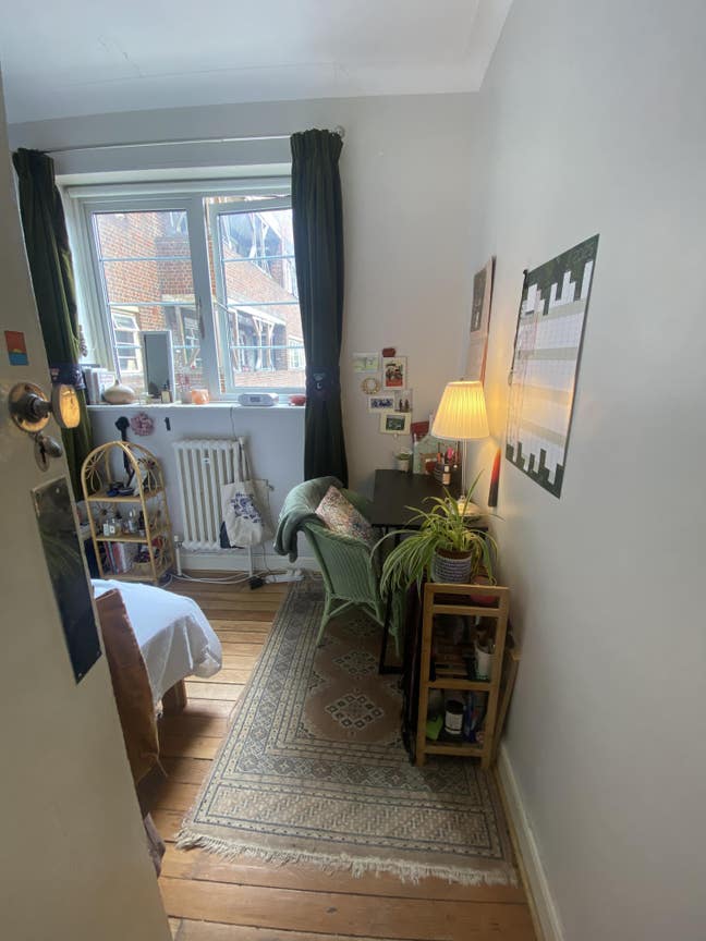 Room to rent 1st October-1st November Main Photo