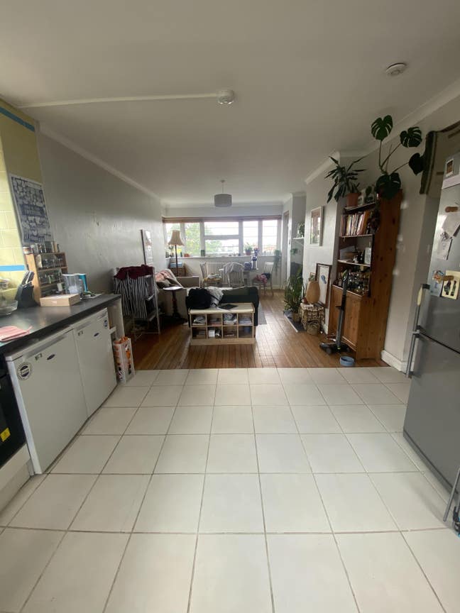 Room to rent 1st Sept-1st Oct Main Photo