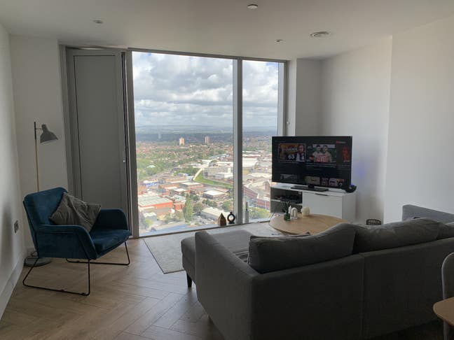 Beautiful 35th floor 2BR flat near city centre Main Photo