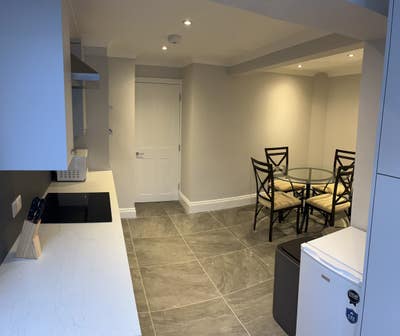 Double room available in quiet house share Main Photo