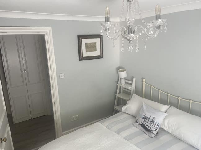 Cosy Double, now available,  short-let Main Photo