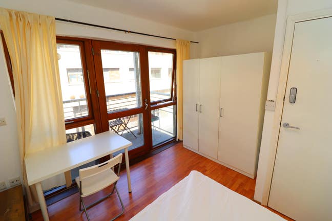 🛏️ 2 Rooms Up for Grabs–Sociable Flatshare in E14 Main Photo