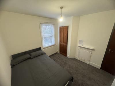 Furnished Room for Rent in Friendly Share House –  Main Photo