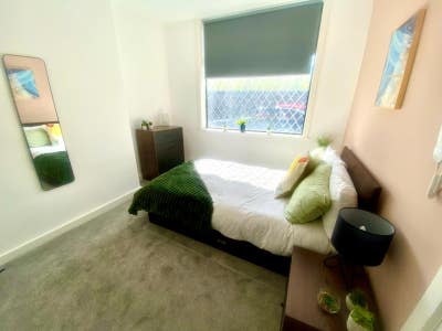 🏡 Modern Rooms Bolton | Bills Inc. | Reposit Main Photo