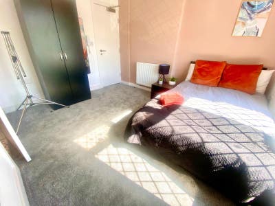 🏡 Modern Rooms Bolton | Bills Inc. | Reposit Main Photo