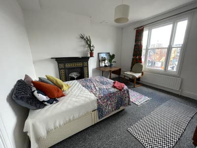 1 gorgeous room to let in a 4 bed flat  Main Photo