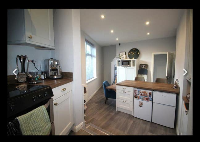 Room  in a recently done up home Main Photo