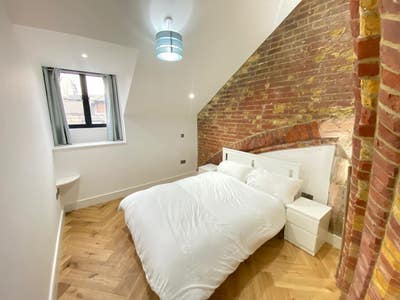 Spacious Double Bedroom in East London Main Photo