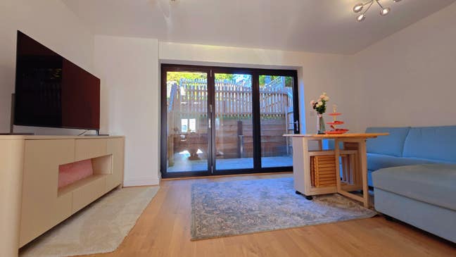 Well-furnished Ensuit rooms Near Train Station Main Photo