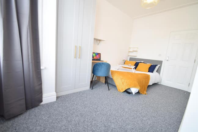 Close to Southend Hospital - Westborough Road  Main Photo