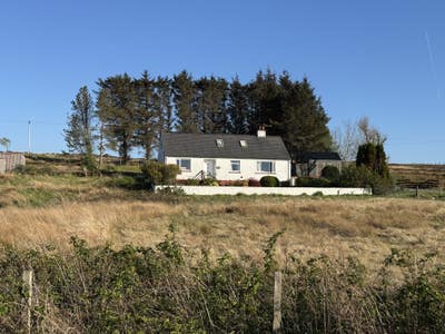 Near Broadford Hospital. NHS  workers welcome ath  Main Photo