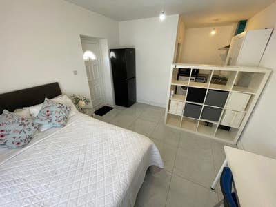 Luxury Studio Bills Included  Main Photo