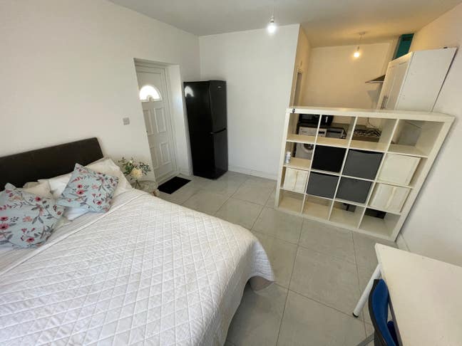 Luxury Studio Bills Included  Main Photo