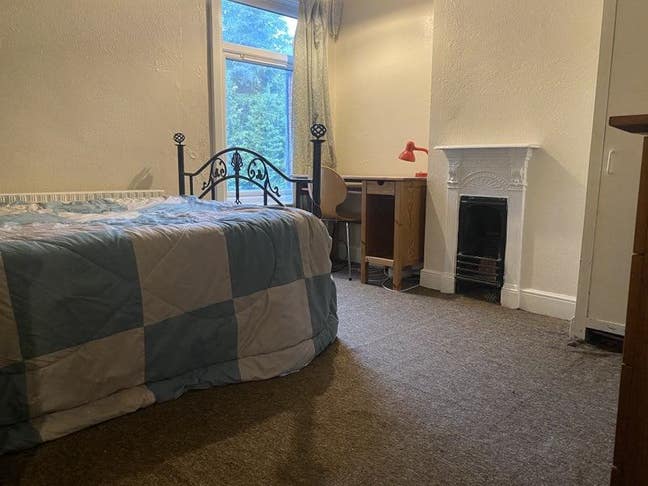  Large double bedrooms in Golden Triangle house Main Photo