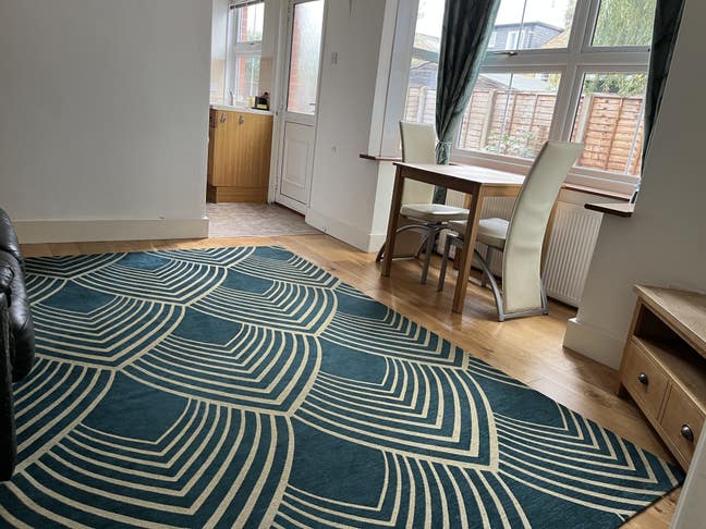 WINDSOR - Large 2 bed flat. Private garden & drive Main Photo