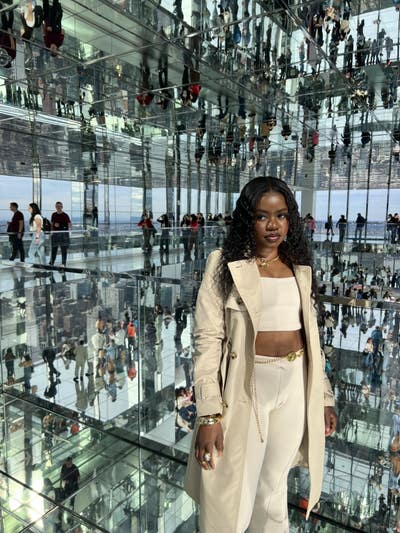 Hey, I’m Rodania.   I’m 27, working ful... Main Photo