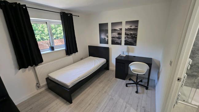 Ensuite Room Main Photo