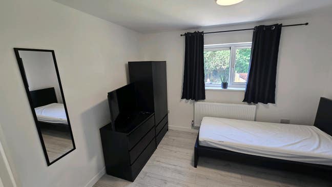 Ensuite Room Main Photo