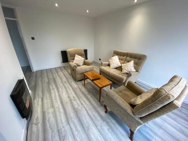 2 Bed Modern Maisonette, Nelson Road, KT3 Main Photo