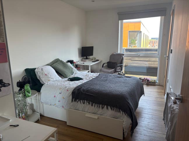 Double ensuite in Ancoats flat Main Photo