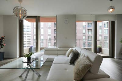 "The  Prestige" King sized Suites in Kings Cross Main Photo