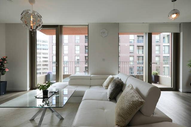 "The  Prestige" King sized Suites in Kings Cross Main Photo