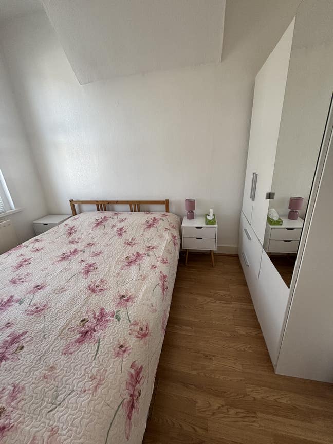 Comfi double bedroom in a clean and tidy flat Main Photo