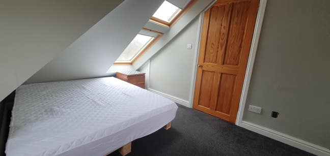 Attic Room with Ensuite Main Photo