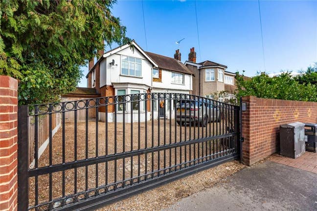 Rooms in Modern Hornchurch Property Available Main Photo