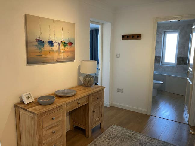Lovely modern double room, close to seafront Main Photo