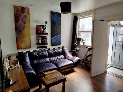 Large single ensuite bedroom  Main Photo