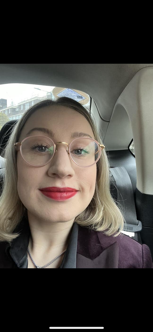 Professional female  Main Photo