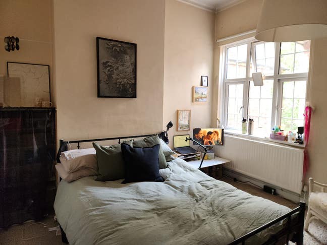 Double Room Available in Ealing Common Flatshare Main Photo
