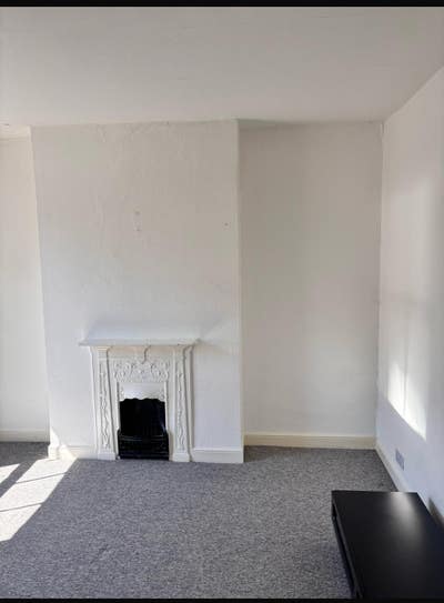 South Woodford flat share large room en-suite  Main Photo