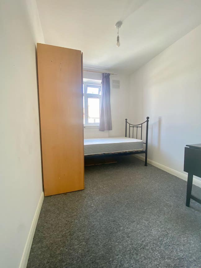 Norbury Bliss!No Couples-Low Deposit Available  Main Photo