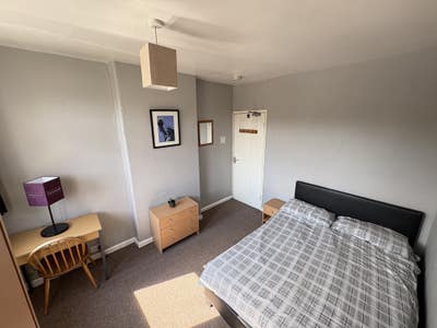Pleasant Household, all bills included Main Photo