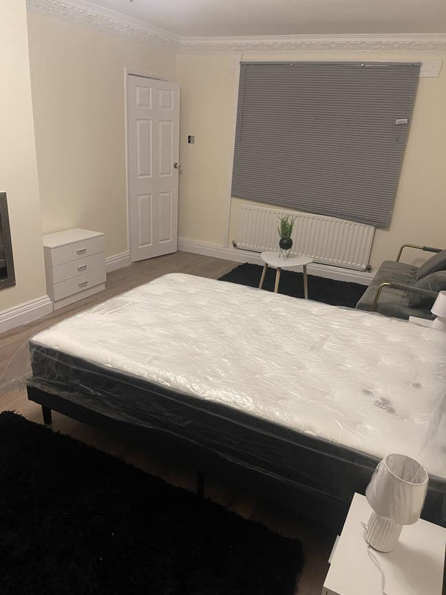 Lovely Room for Rent (Bills Included) Main Photo