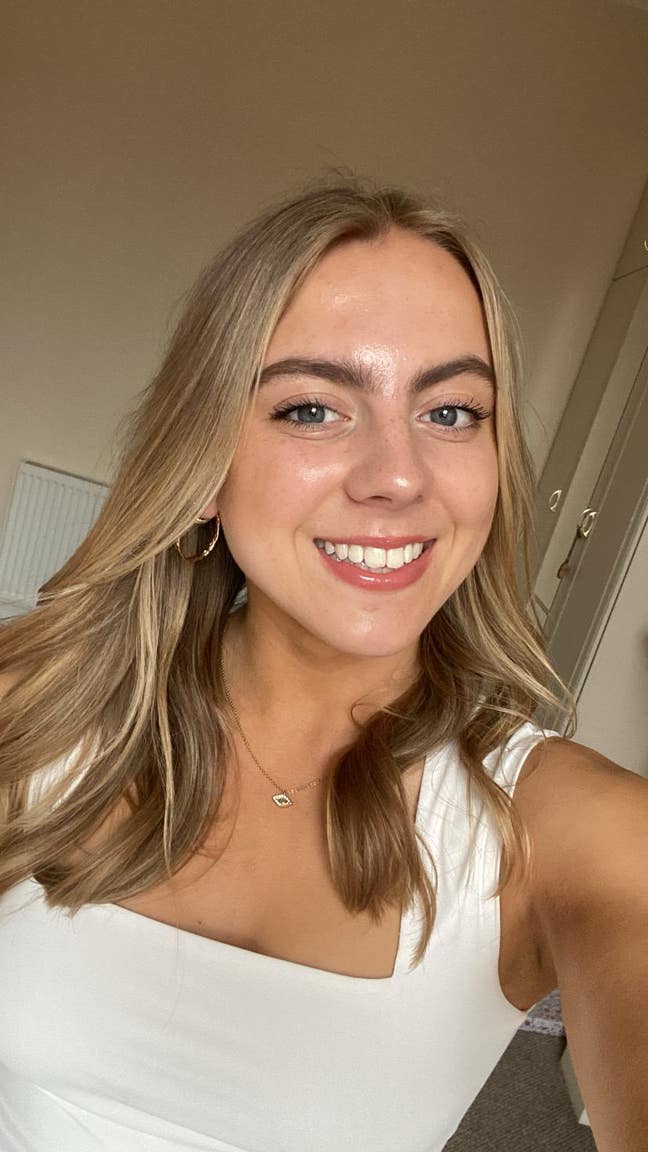 Female professional looking for a room Main Photo