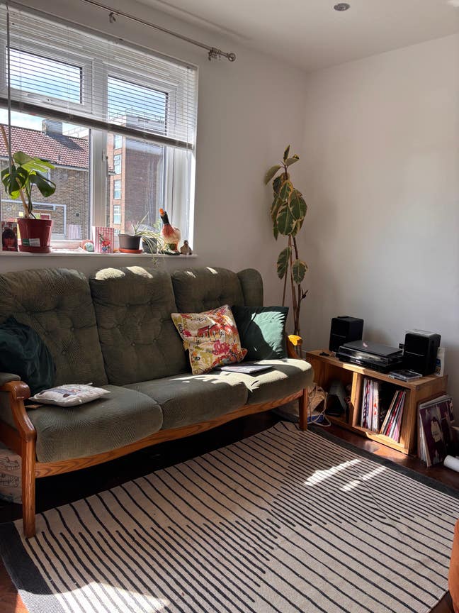 Large, Sunny, One Month Room Let in Lgbtq+ House  Main Photo